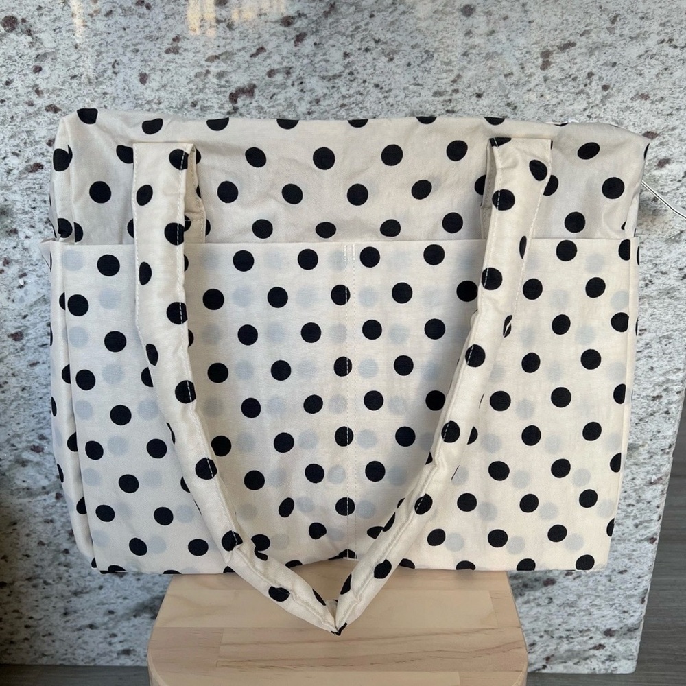BAGGU Small Cloud Carry-On Bag Cream Black
Polka Dot - New with Tags - Picture 2 of 2